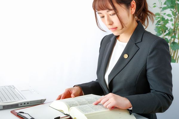 文組畢業後並非只能領低薪，選對科系也能有百萬年薪。（示意圖，photoAC）