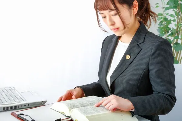 文組畢業後並非只能領低薪，選對科系也能有百萬年薪。（示意圖，photoAC）