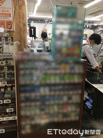 ▲有些國家在免稅店及超市有賣加熱菸，但在台灣仍屬違禁品。（圖／南投縣衛生局提供）