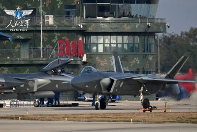 多架殲-20接替升空　疑似F-35闖東海逼出王海大隊