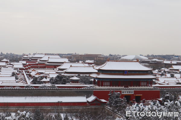 ▲▼ 北京雪景,北京下雪,景山公園,2024北京下雪,雪景,景山公園雪景,故宮雪景。（圖／記者蔡儀潔攝）