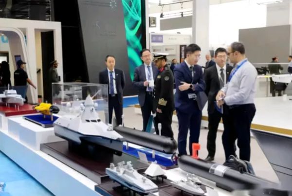 ▲▼中國船舶工業總公司研製的武裝無人艇模型「雷霆A2000」亮相沙烏地阿拉伯國際防務展。（圖／翻攝自騰訊軍事）