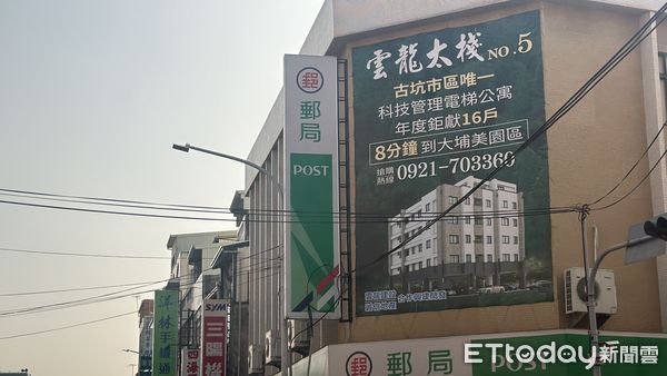 ▲▼ 雲林房市,斗六車站,房地產廣告            。（圖／記者陳筱惠攝）