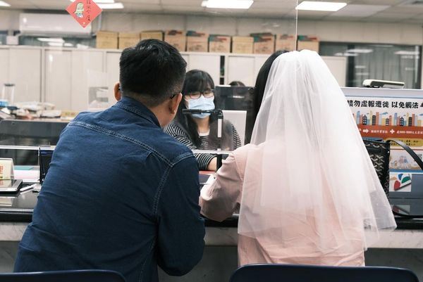 ▲「欸你這週要幹嘛」經紀人結婚當媽。（圖／翻攝自IG／欸你這週要幹嘛）