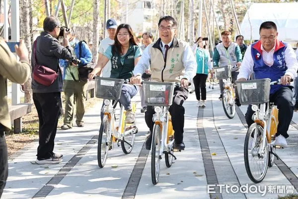 ▲「糖鐵國家綠道-台南段(岸內–新營–烏樹林糖廠)」自行車道優化工程近日完工，總長度16.8公里，由市長黃偉哲主持啟用典禮。（圖／記者林東良翻攝，下同）