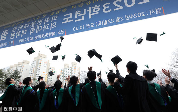 ▲▼南韓醫學院也有6成學生申請退學，圖為江原大學醫學院進行學位授予儀式。（圖／CFP）