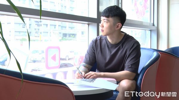 ▲作家黃山料 專訪▼             。（圖／記者鄭遠龍攝）