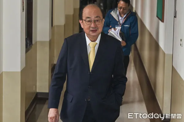 ▲▼立院朝野再度就「邀請行政院院長率同相關部會首長就『民進黨政府執政八年台灣食安問題總檢討』進行專案報告」相關事宜進行政黨協商，民進黨總召柯建銘到場。（圖／記者李毓康攝）