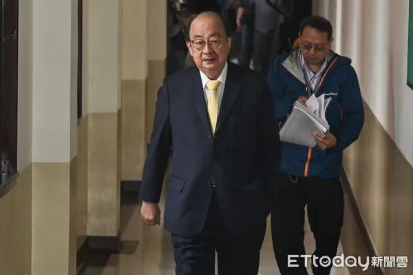 ▲▼立院朝野再度就「邀請行政院院長率同相關部會首長就『民進黨政府執政八年台灣食安問題總檢討』進行專案報告」相關事宜進行政黨協商，民進黨總召柯建銘到場。（圖／記者李毓康攝）