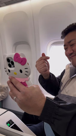▲馬東石手機殼是「Hello Kitty造型」。（圖／翻攝自馬東石IG）