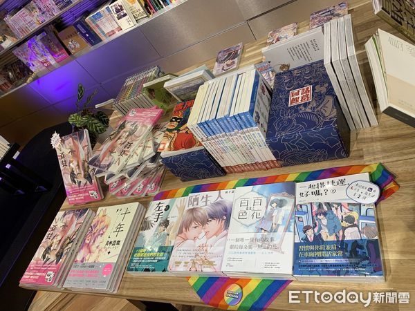 ▲▼台灣的書店經常大方、驕傲地展示陳列LGBT相關書籍作品。（圖／記者林育綾攝）