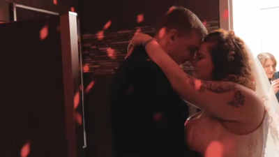 美夫妻結婚場地「選在迪斯可廁所」　交換誓言秒變燈光：跳支舞吧