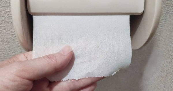 女大生經常使用一款衛生紙，健康卻出現問題。（示意圖／翻攝自photoAC）