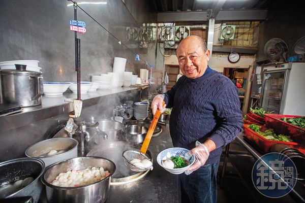 謝明宗曾是六合彩組頭、PCB代工廠老闆，因為濟公指示賣起客家大湯圓，傳承40年的古早味。