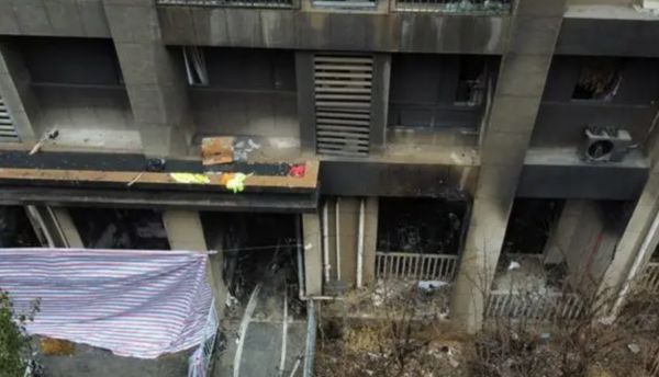 ▲▼南京大樓火災15死44傷！疑樓梯間電動車燒起來。（圖／翻攝紅星新聞）