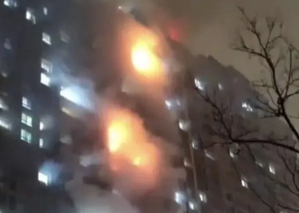 ▲▼南京大樓火災15死44傷！疑樓梯間電動車燒起來。（圖／翻攝紅星微博）