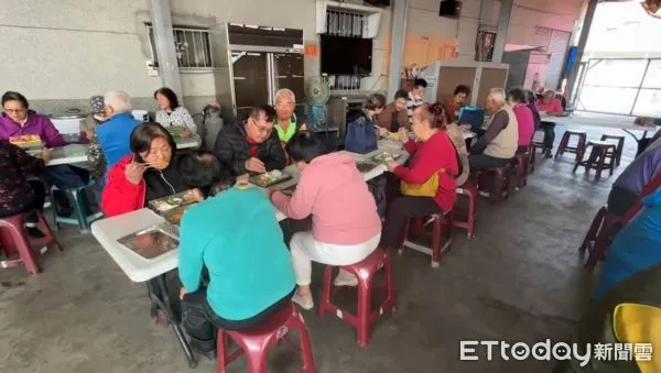 ▲雲林縣長青食堂開辦至今頗受好評，最近卻傳出縣府要求落實共餐，長輩多次無故未到恐取消補助，引起想取餐回家的長輩不滿。（圖／記者蔡佩旻翻攝）