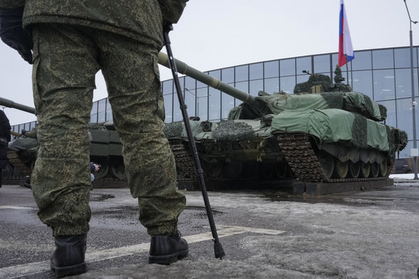 ▲▼俄羅斯士兵與T-90主力戰車 (T-90)。（圖／達志影像／美聯社）