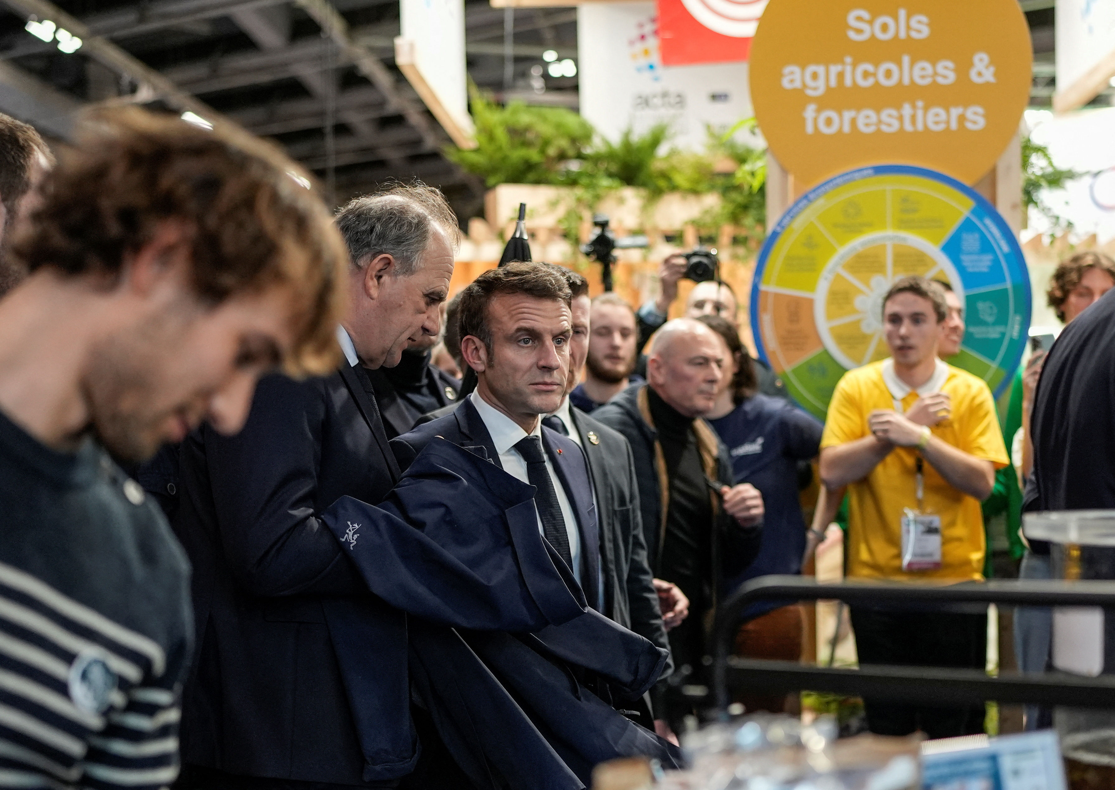 ▲▼ 法國總統馬克宏（Emmanuel Macron）24日出席巴黎年度農產品展覽會。（圖／路透）