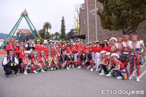 ▲▼花蓮縣府團隊及師生44位團員，遠赴加州天普市，身著原民服裝，向世界展現花蓮文化。（圖／花蓮縣政府提供，下同）