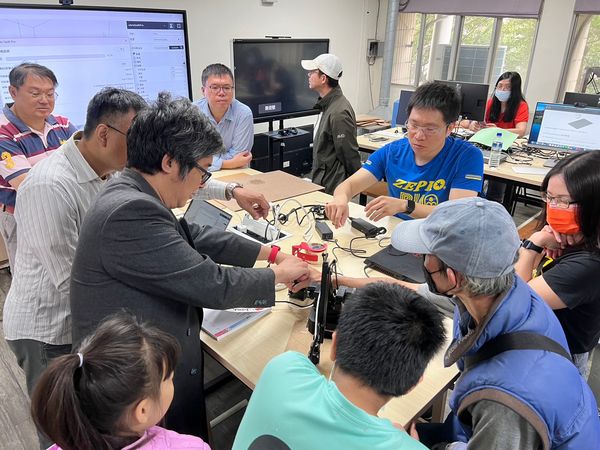 ▲勞工大學新聞稿照片(112-清華大學-AI機器人實務操作)。（圖／新竹市政府提供）