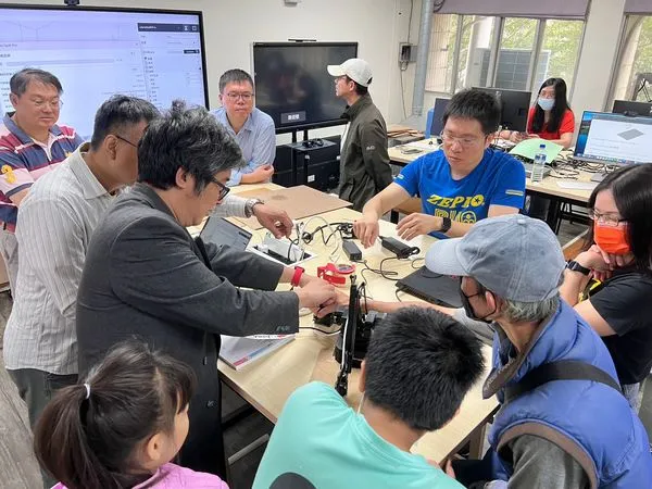 ▲勞工大學新聞稿照片(112-清華大學-AI機器人實務操作)。（圖／新竹市政府提供）