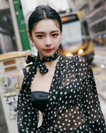 ▲林明禎在5度的低溫下，僅穿薄紗黑洋裝。（圖／翻攝自Instagram／minchen33）