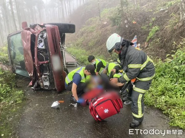 ▲巡山員車輛翻落拋飛死亡。（圖／記者楊漢聲翻攝）