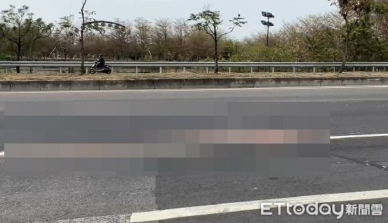 ▲▼       台南騎士遭動力機械車輾斃      。（圖／記者林東良翻攝）