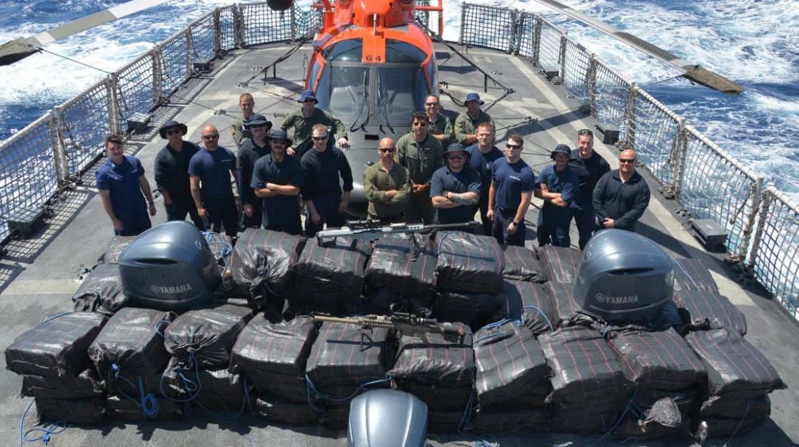 ▲美國海岸防衛隊起獲近5噸的古柯鹼。（圖／翻攝U.S. Coast Guard）