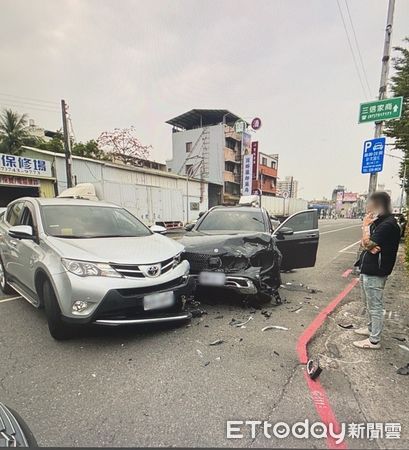 ▲賓士休旅車一路逆向撞上另一部車，休旅車駕駛受傷             。（圖／記者吳奕靖翻攝）