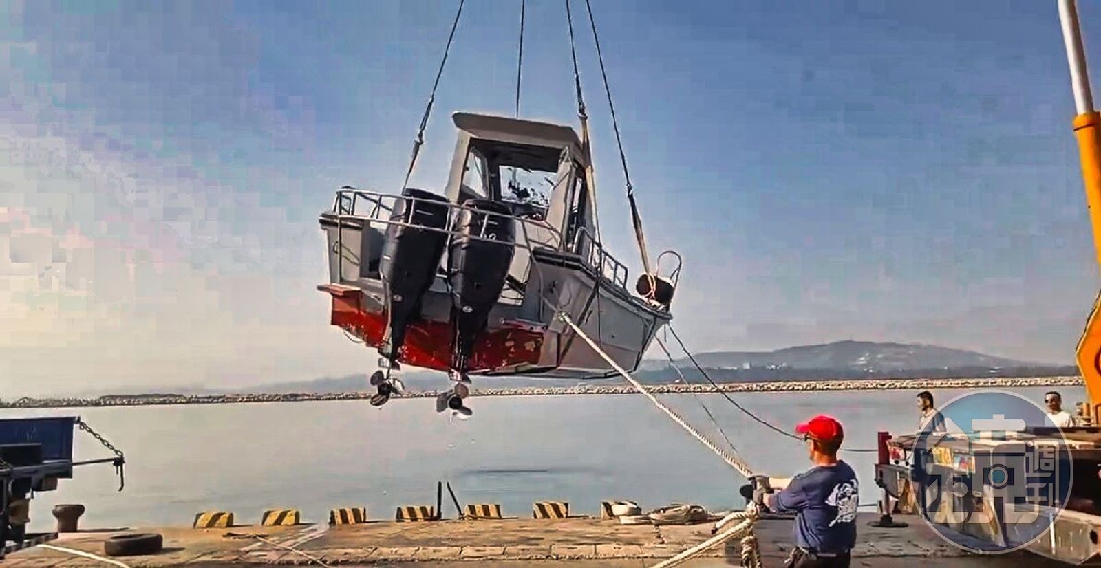 海事專業認為，陸艇擁2具發動機，追求機動高速，也因此增加翻覆風險。（海巡署提供）