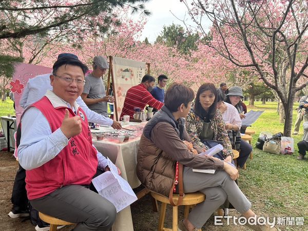 ▲九族櫻花祭今天舉辦「櫻花咖啡茶與文學的對話」系列活動。（圖／九族文化村提供，下同）