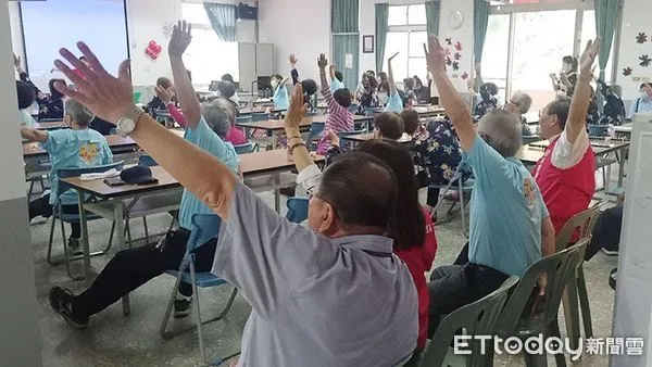 ▲南投縣鹿谷鄉衛生所榮獲衛福部「第15屆金所獎」優等獎，圖為實地訪查社區活動情形。（圖／南投縣衛生局提供）