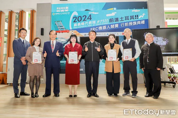 ▲▼   嘉義縣代表隊赴土耳其參加FRC機器人競賽縣長翁章梁授旗祝福    。（圖／嘉義縣政府提供）