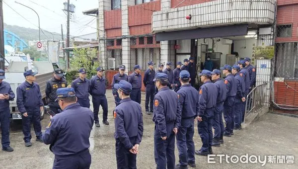 ▲▼             八堵分駐所內殉職員警蘇昱鴻招魂。（圖／記者陸運陞攝）