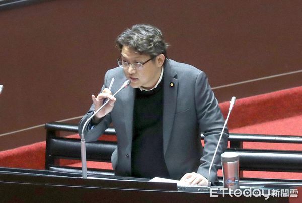 ▲▼行政院長陳建仁赴立法院施政報告及備詢 立法院院會 國發會龔明鑫 立委黃建賓。（圖／記者屠惠剛攝）