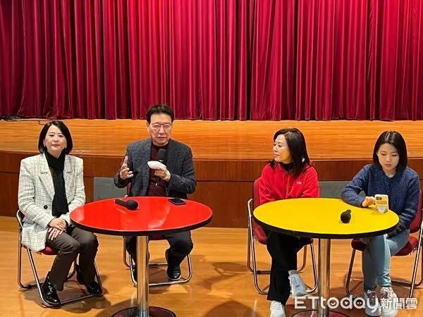 ▲▼   趙少康為國民黨新科立委開新節目     。（圖／趙少康辦公室提供）