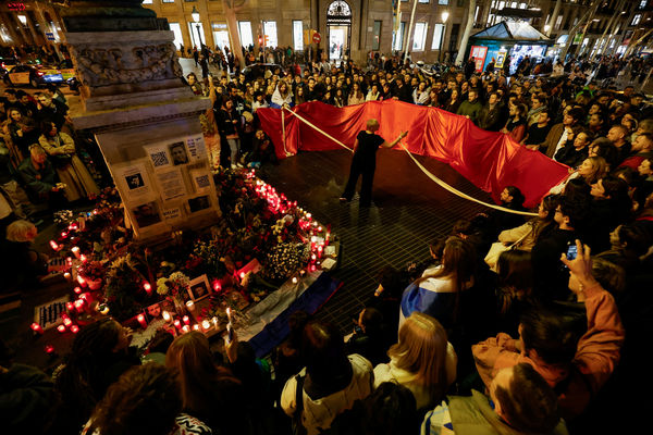 ▲▼俄羅斯群眾今天參加反對派領袖納瓦尼（Alexei Navalny）葬禮。（圖／路透社）