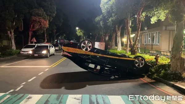 ▲▼林口南勢國小活動中心前發生嚴重車禍             。（圖／記者陳以昇攝）