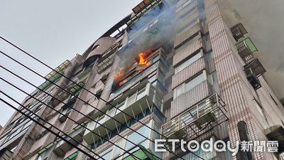 快訊／基隆社區大樓9樓火警　烈火狂竄冒濃煙...警消急灌救