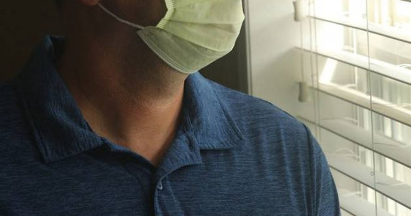 越南一名男子感覺喉嚨不適，就醫檢查夾出6公分水蛭。（示意圖／翻攝自pixabay）