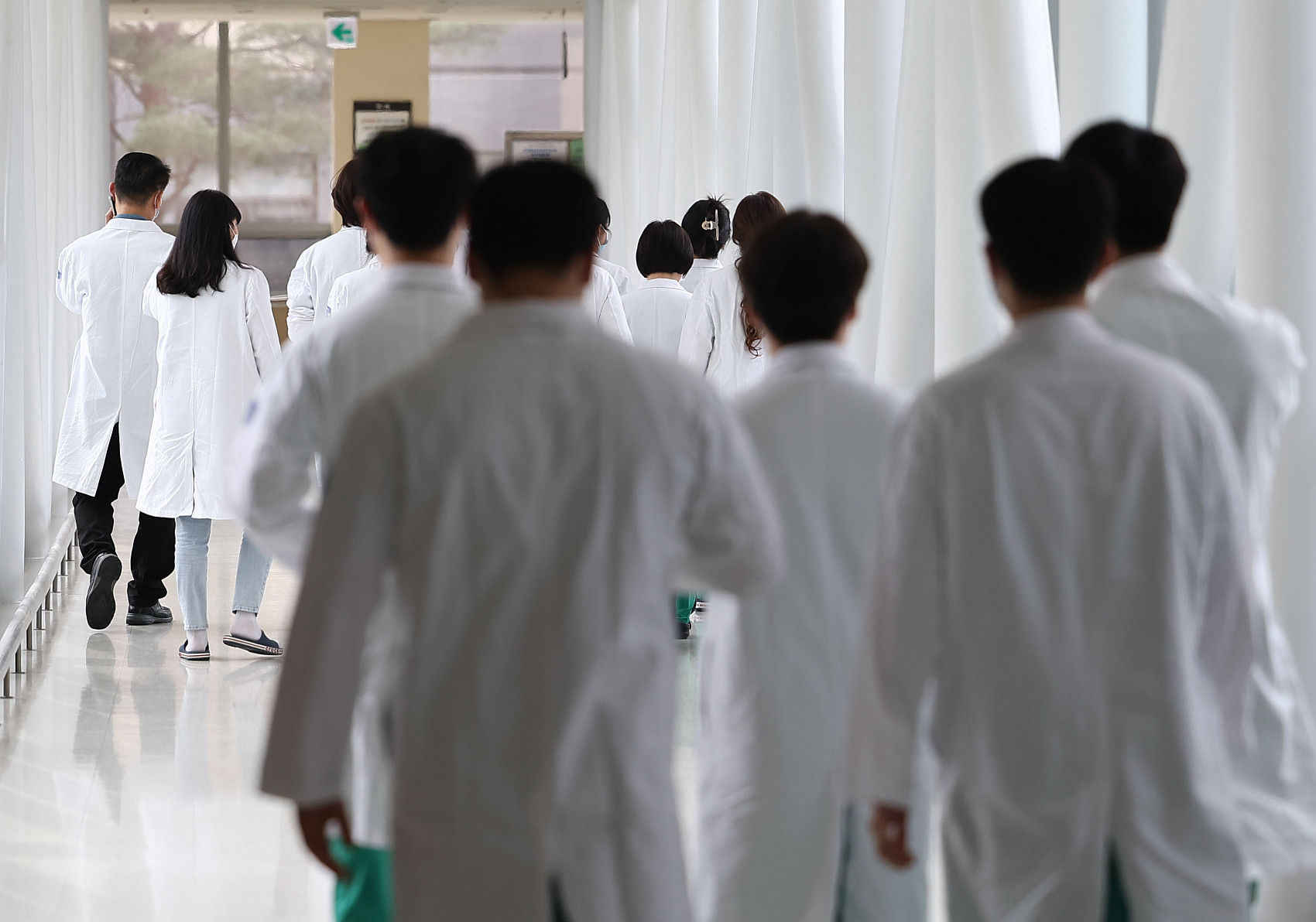 ▲▼南韓政府計畫從5日起依違反醫療法，針對7千多名住院醫師寄出行政處分事前通知，為吊扣執照做準備。（圖／CFP）
