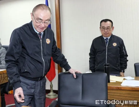 ▲▼外交及國防委員會 馮世寬堵訪。（圖／記者屠惠剛攝）