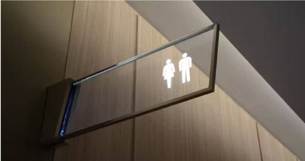 廣東省一名張姓男子因闖入公司女廁遭到開除。（示意圖／翻攝自unsplash）