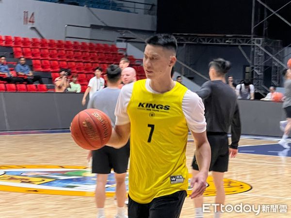 ▲新北國王林書豪、李愷諺、海登、主帥萊恩。（圖／記者簡名杉攝）