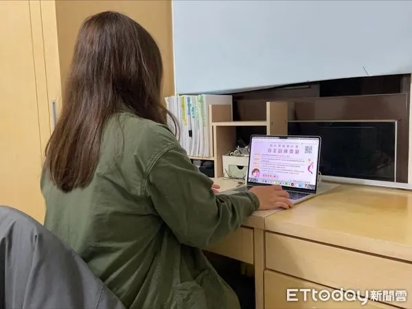 ▲勞動部「自主訓練獎勵」，上半年受理期間即日起至5月31日，萱萱在家學習所需職能兼顧家庭照顧外，還搭配勞動部「自主訓練獎勵」再領取2萬元獎勵津貼。（圖／記者林東良翻攝，下同）