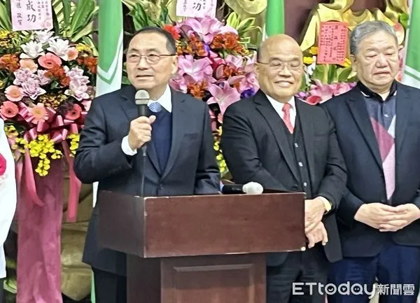 ▲▼ 蘇貞昌、侯友宜出席新北市議會民進黨團交接典禮       。（圖／記者許靖騏攝）