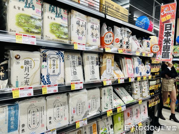 ▲▼全聯全新店型「高雄前鎮廣東三店」與大潤發深度合作，導入超過3千項生活百貨。（圖／記者林育綾攝）