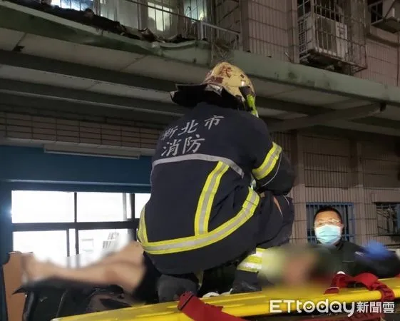 ▲▼  新莊女墜地           。（圖／記者戴上容翻攝）